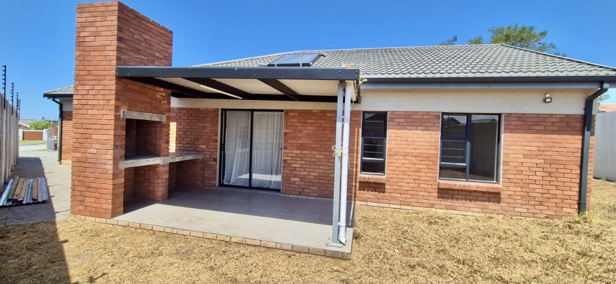 3 Bedroom Property for Sale in Overbaakens Eastern Cape